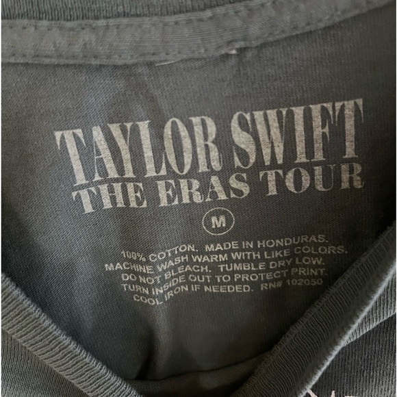 NEW Taylor Swift The Eras Tour 1989 Album T-Shirt NWT Medium Official Merch - Picture 4 of 7